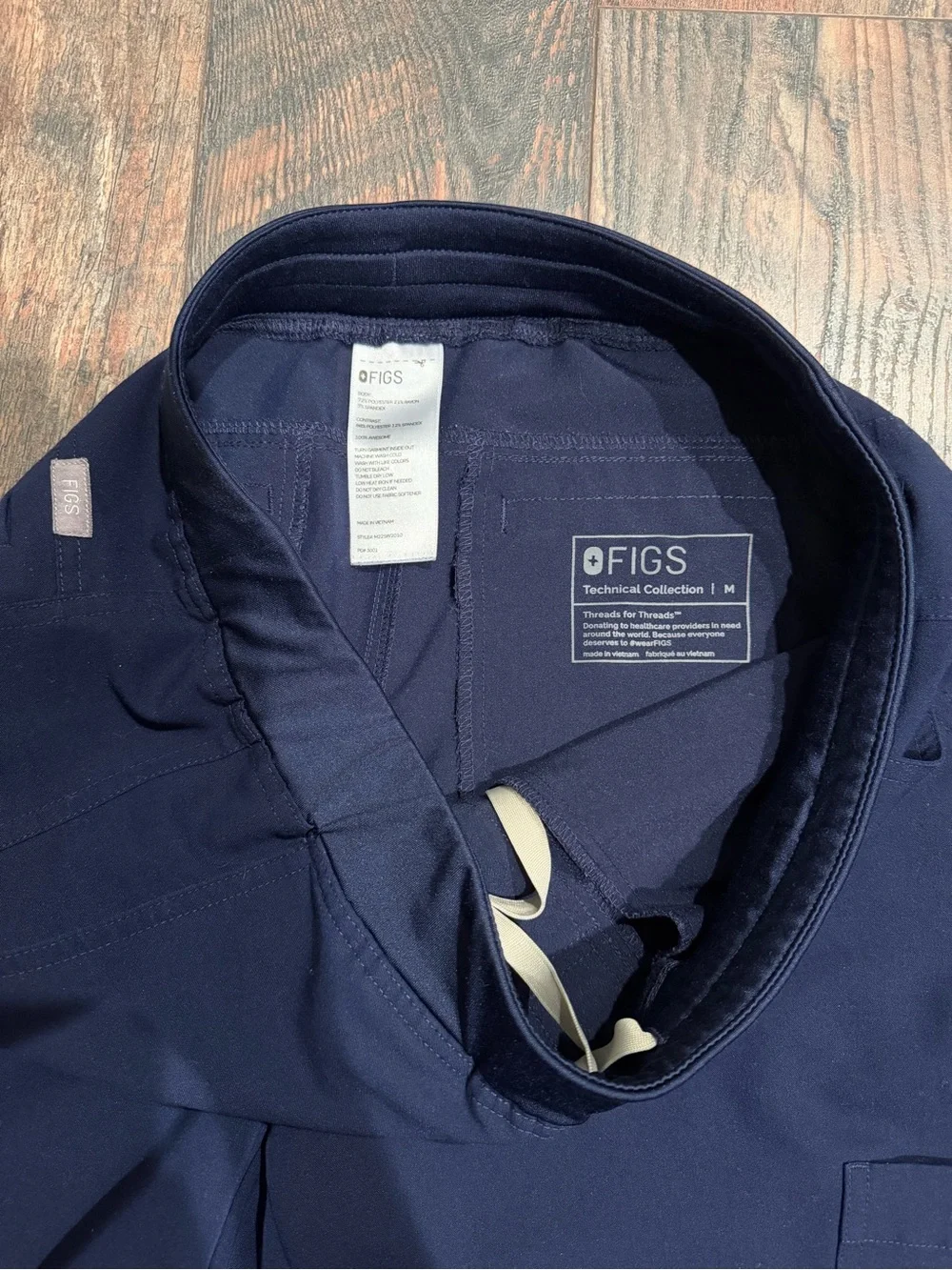 Men's Axim Cargo Scrub Pants by FIGS